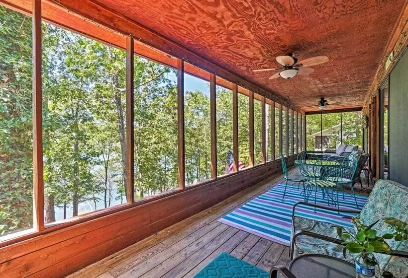 Home W/ Large Deck On Table Rock Lake!