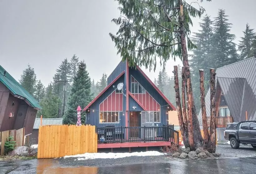 Inviting Mt. Hood Cabin W/ Porch: 1 Mi To Skibowl!