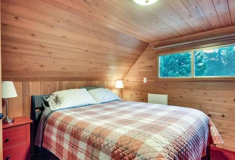 Inviting Mt. Hood Cabin W/ Porch: 1 Mi To Skibowl!