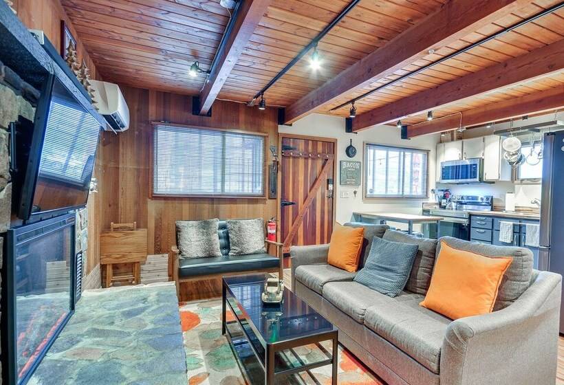 Inviting Mt. Hood Cabin W/ Porch: 1 Mi To Skibowl!