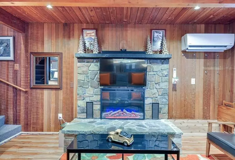 Inviting Mt. Hood Cabin W/ Porch: 1 Mi To Skibowl!