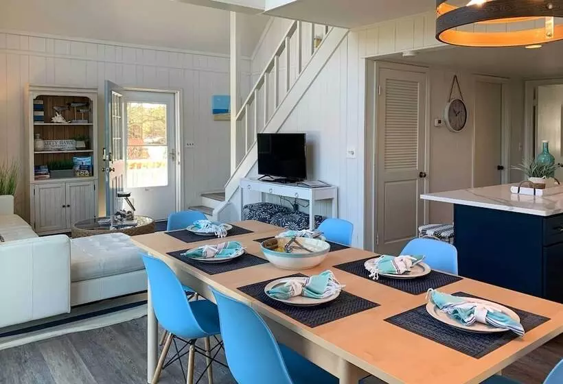 Kitty Hawk Coastal Escape W/ Updated Interior!