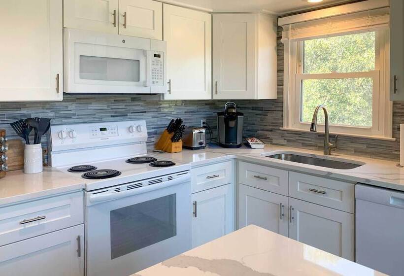 Kitty Hawk Coastal Escape W/ Updated Interior!