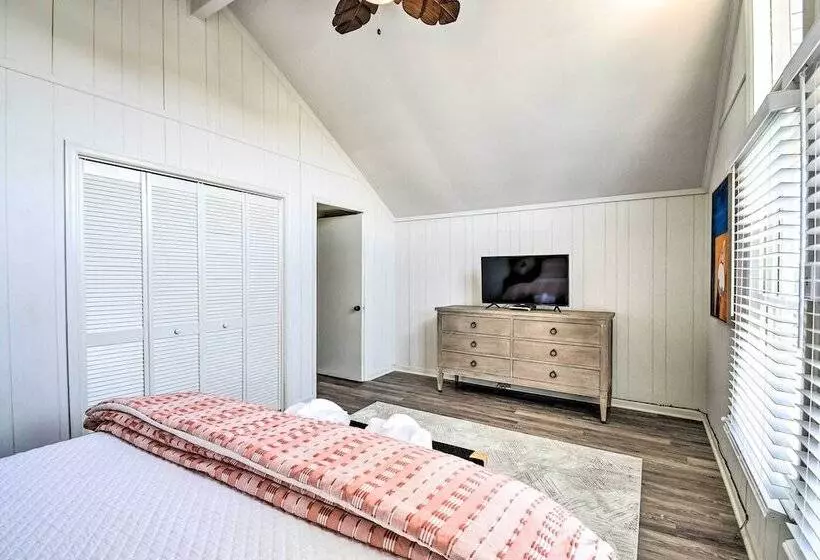 Kitty Hawk Coastal Escape W/ Updated Interior!