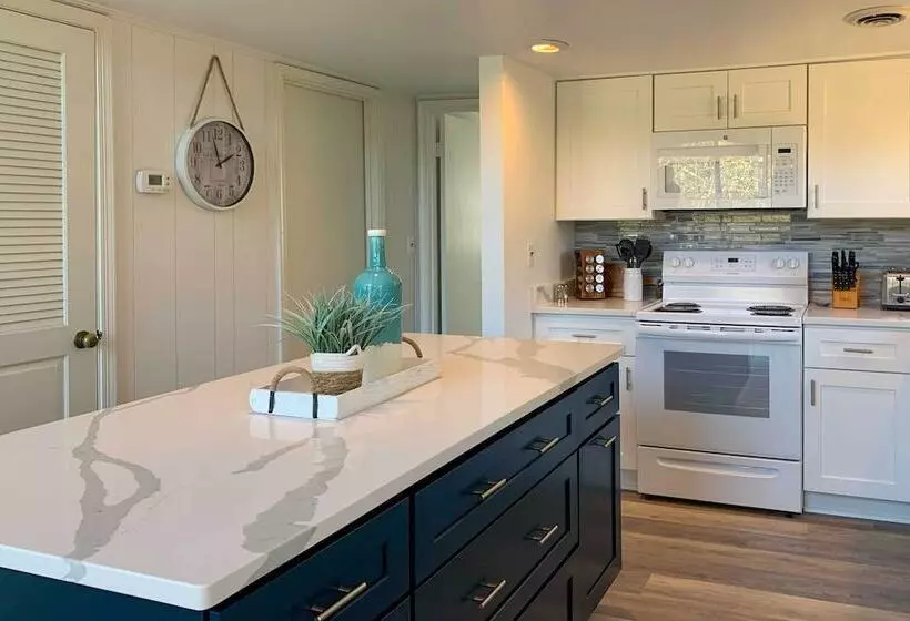 Kitty Hawk Coastal Escape W/ Updated Interior!