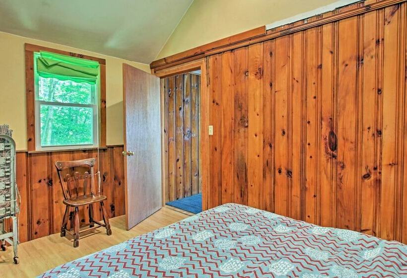 Lake Stinson Cottage W/ Sunroom & Shared Dock!