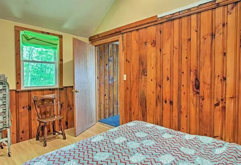 Lake Stinson Cottage W/ Sunroom & Shared Dock!