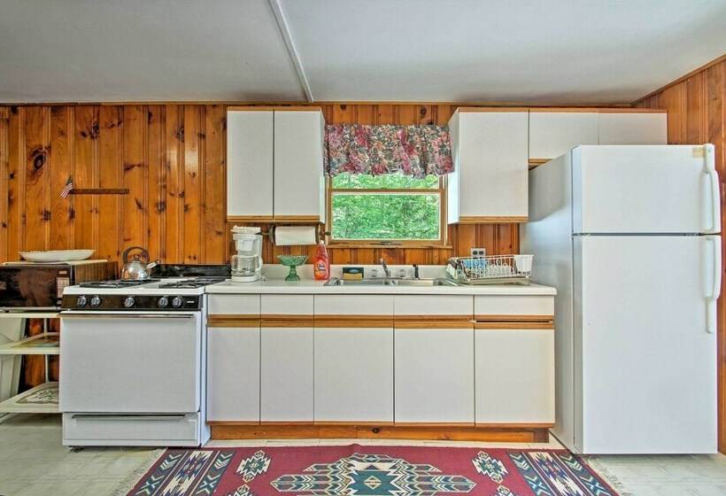 Lake Stinson Cottage W/ Sunroom & Shared Dock!