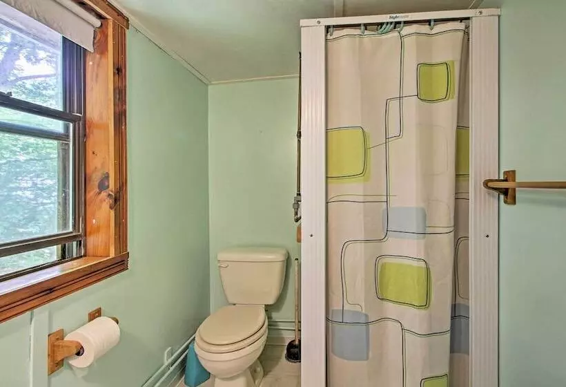 Lake Stinson Cottage W/ Sunroom & Shared Dock!