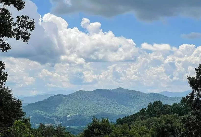 Luxe Cataloochee Cabin W/ Epic Mountain Views!