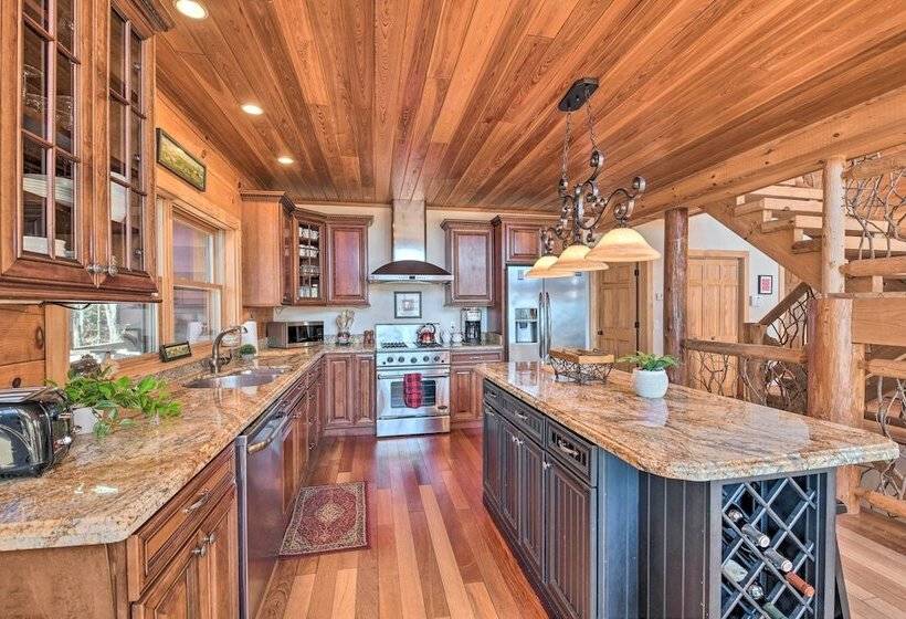 Luxe Cataloochee Cabin W/ Epic Mountain Views!