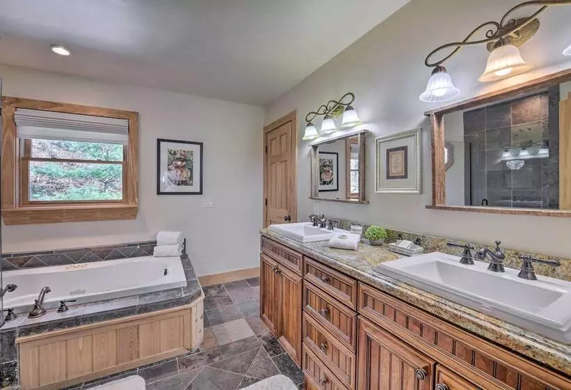 Luxe Cataloochee Cabin W/ Epic Mountain Views!