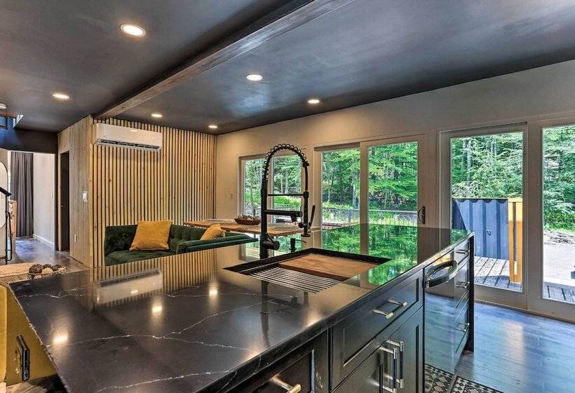 Luxe & Modern Container Home W/ Outdoor Spa!