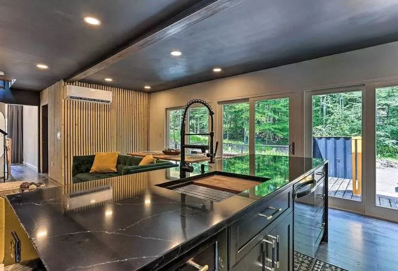 Luxe & Modern Container Home W/ Outdoor Spa!