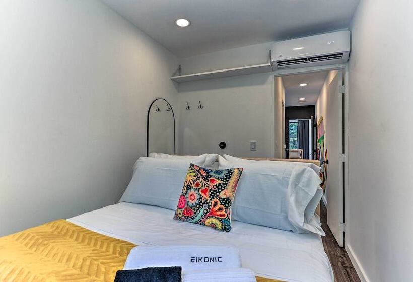 Luxe & Modern Container Home W/ Outdoor Spa!