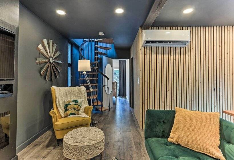 Luxe & Modern Container Home W/ Outdoor Spa!