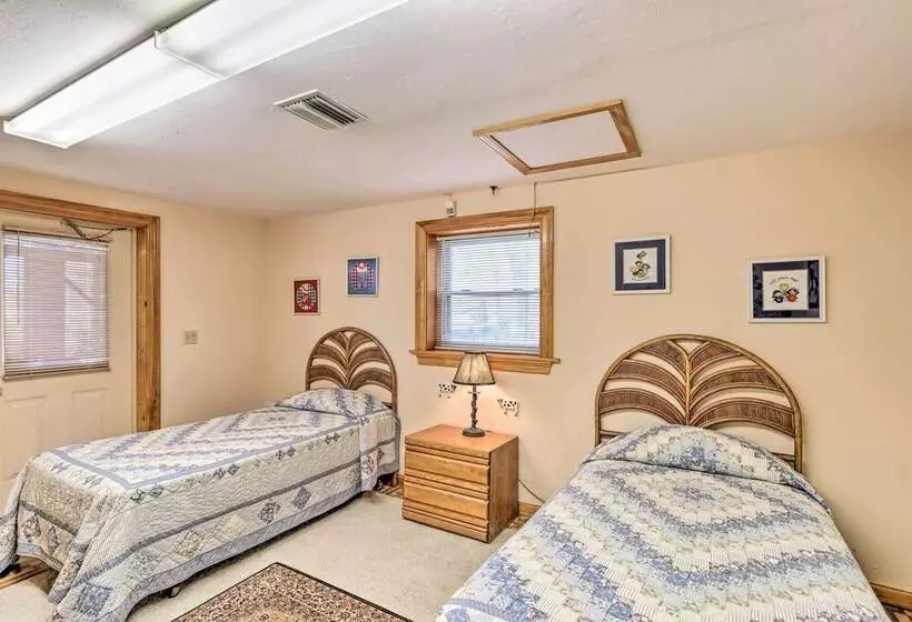 Family Friendly Murphy Cabin W/ Deck & Fire Pit!