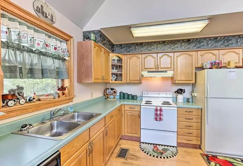 Family Friendly Murphy Cabin W/ Deck & Fire Pit!