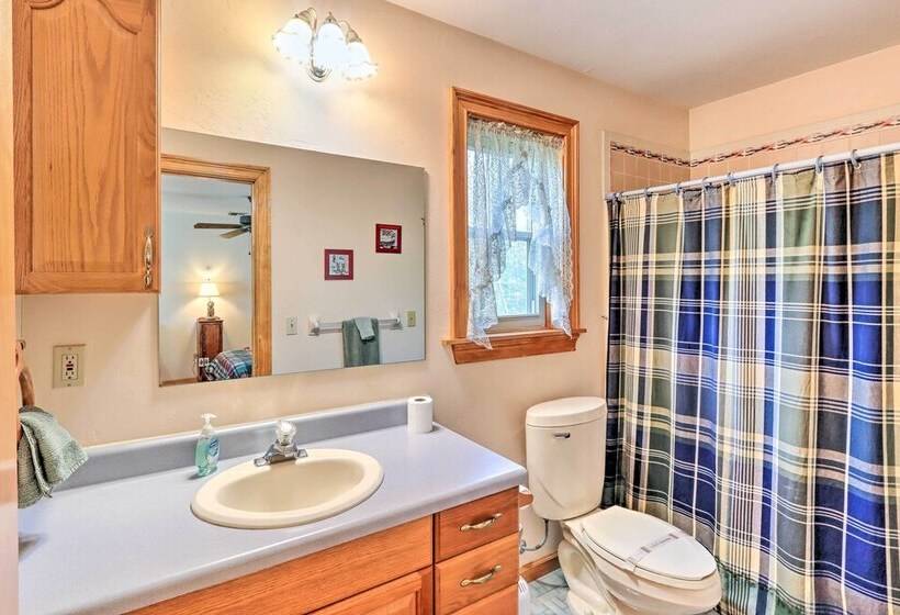 Family Friendly Murphy Cabin W/ Deck & Fire Pit!