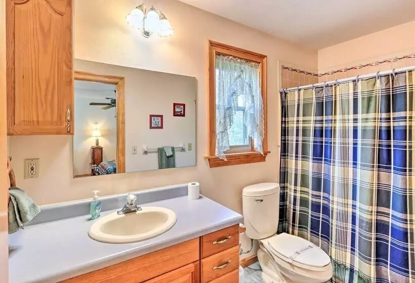 Family Friendly Murphy Cabin W/ Deck & Fire Pit!