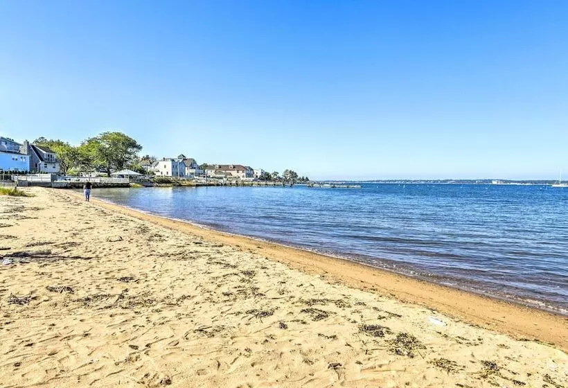 New Haven Gem W/ Private Pool, Walk To Beach!