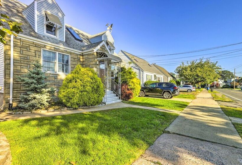 New Haven Gem W/ Private Pool, Walk To Beach!