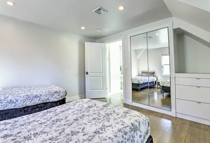 New Haven Gem W/ Private Pool, Walk To Beach!