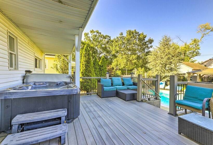 New Haven Gem W/ Private Pool, Walk To Beach!