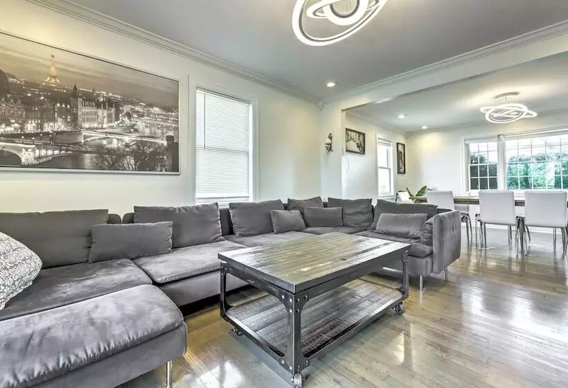 New Haven Gem W/ Private Pool, Walk To Beach!