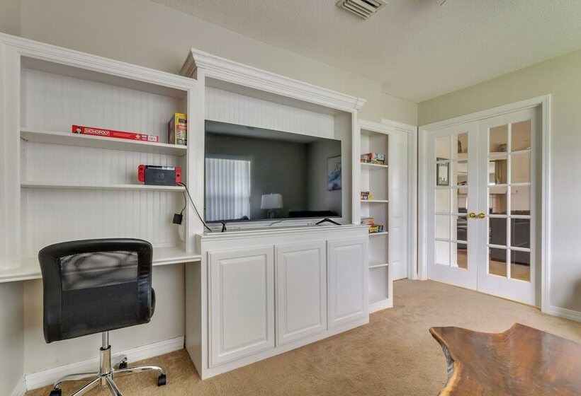 Pensacola Home W/ Patio: 4 Miles To Beach!