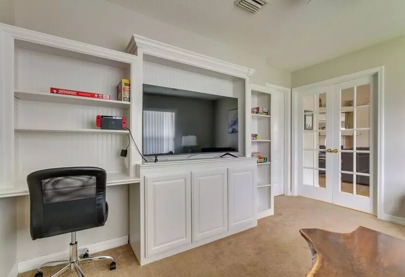 Pensacola Home W/ Patio: 4 Miles To Beach!