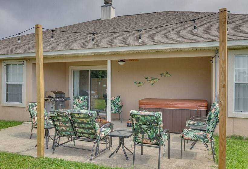 Pensacola Home W/ Patio: 4 Miles To Beach!