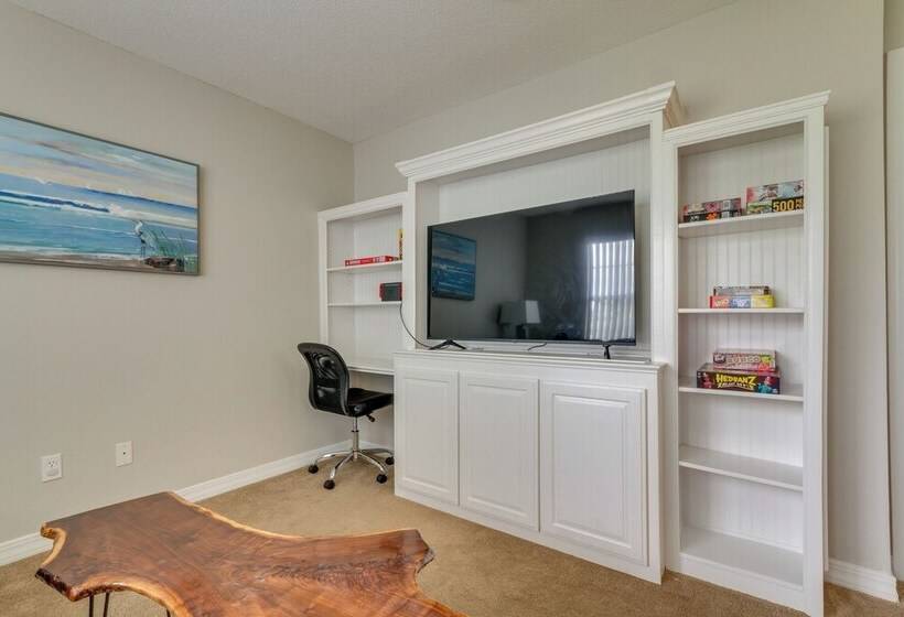 Pensacola Home W/ Patio: 4 Miles To Beach!