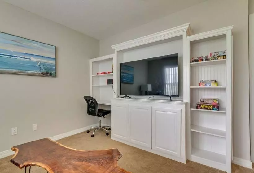 Pensacola Home W/ Patio: 4 Miles To Beach!