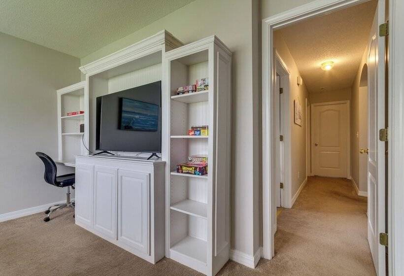 Pensacola Home W/ Patio: 4 Miles To Beach!