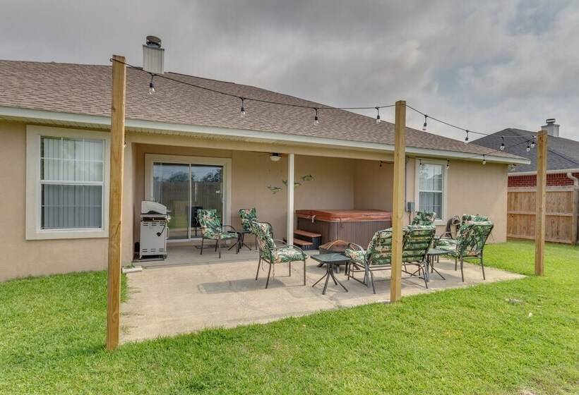 Pensacola Home W/ Patio: 4 Miles To Beach!