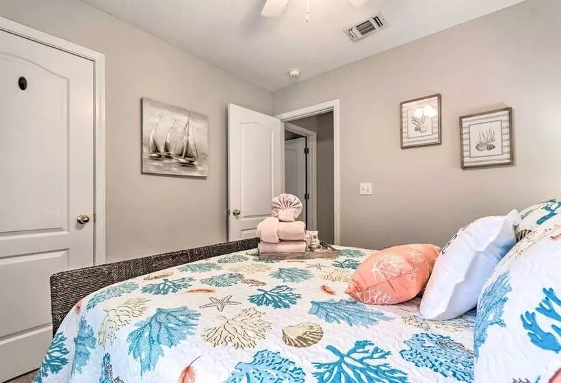 Pensacola Home W/ Patio: 4 Miles To Beach!