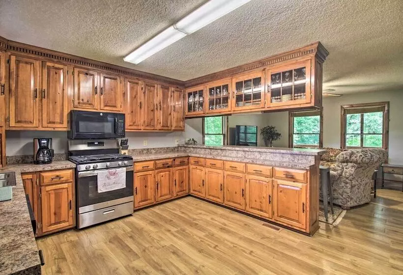 Pet Friendly Va Home ~ 30 Mi To Shenandoah Np