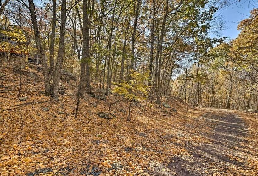 Secluded Cresco Cabin W/ Deck + Forest Views!