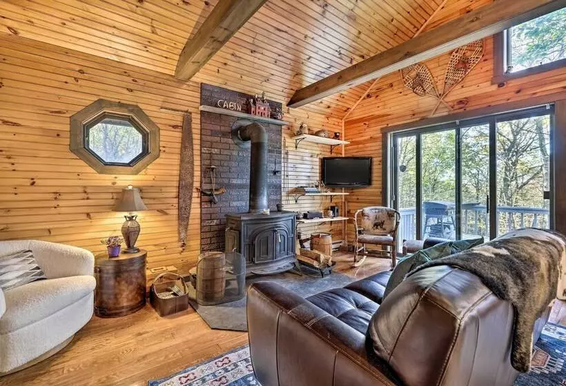 Secluded Cresco Cabin W/ Deck + Forest Views!