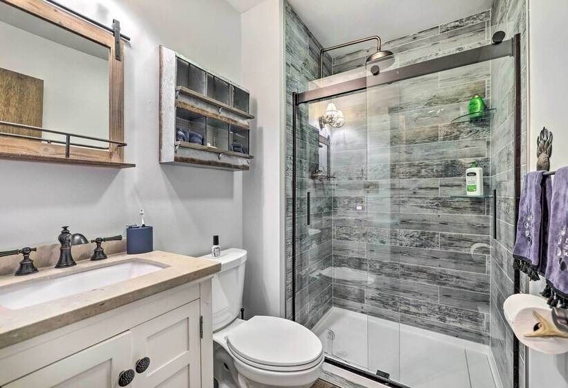 Secluded Cresco Cabin W/ Deck + Forest Views!