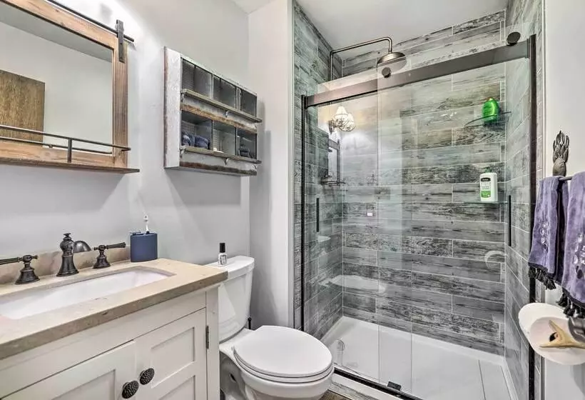 Secluded Cresco Cabin W/ Deck + Forest Views!