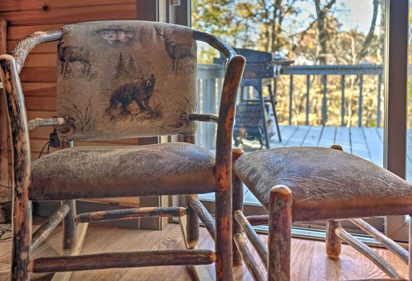 Secluded Cresco Cabin W/ Deck + Forest Views!