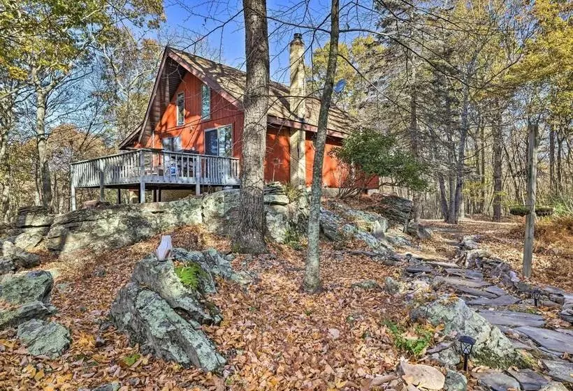 Secluded Cresco Cabin W/ Deck + Forest Views!