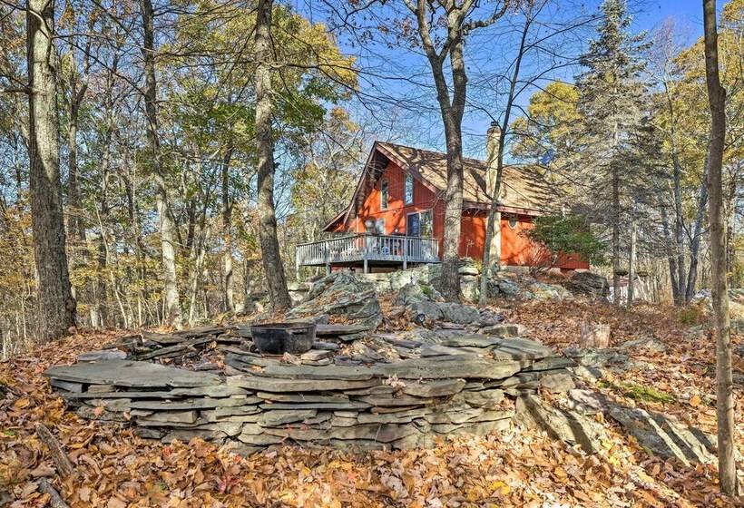 Secluded Cresco Cabin W/ Deck + Forest Views!