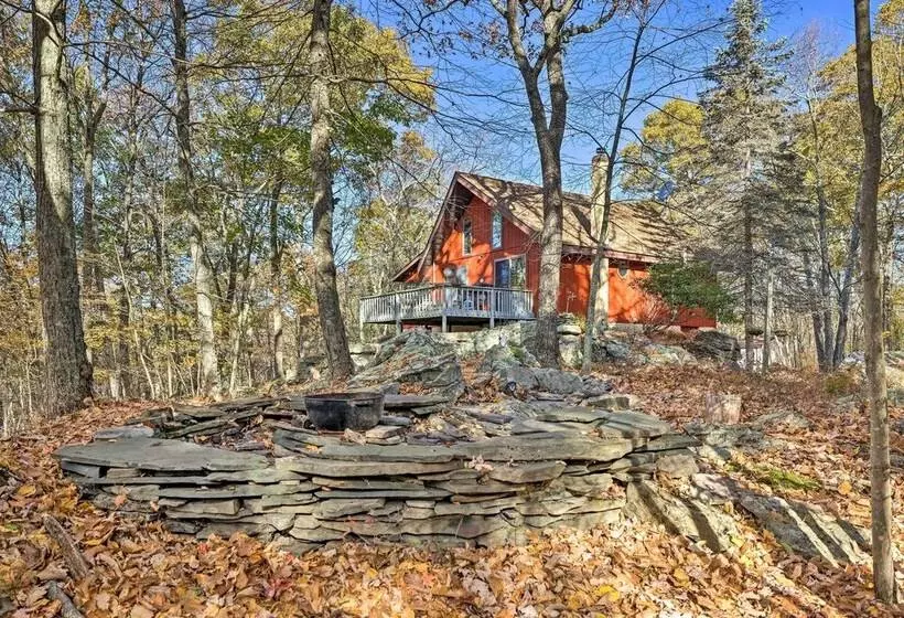 Secluded Cresco Cabin W/ Deck + Forest Views!