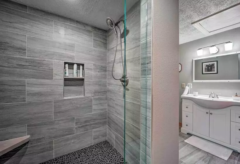 Private Eureka Springs Retreat W/ Hot Tub!