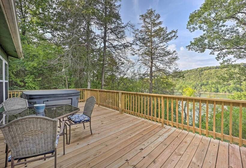 Private Eureka Springs Retreat W/ Hot Tub!