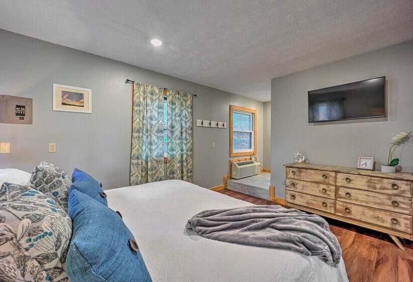 Private Eureka Springs Retreat W/ Hot Tub!