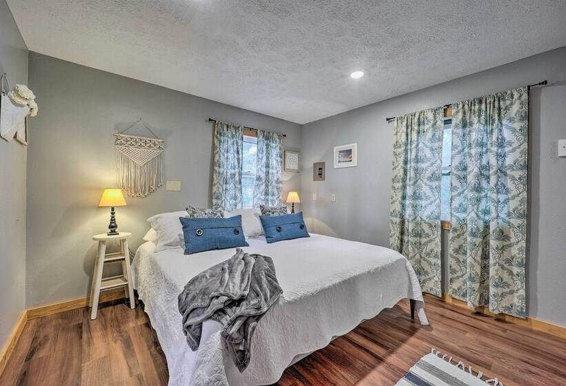 Private Eureka Springs Retreat W/ Hot Tub!